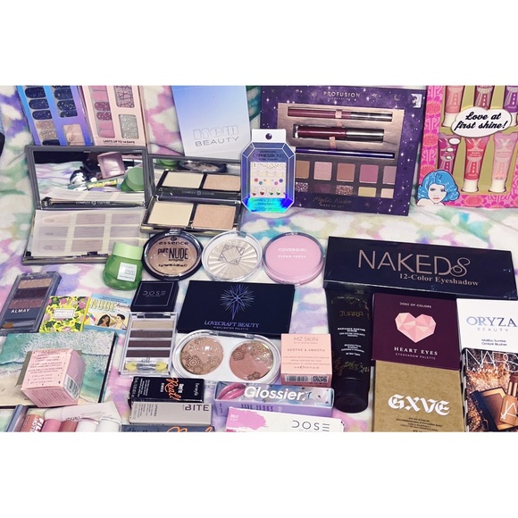 Absolutely Perfect Makeup Bundle - Picture 9 of 11